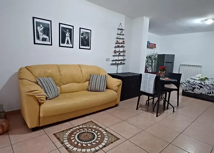 La Tana Di Otto 3* 蒙塔尔托乌富戈